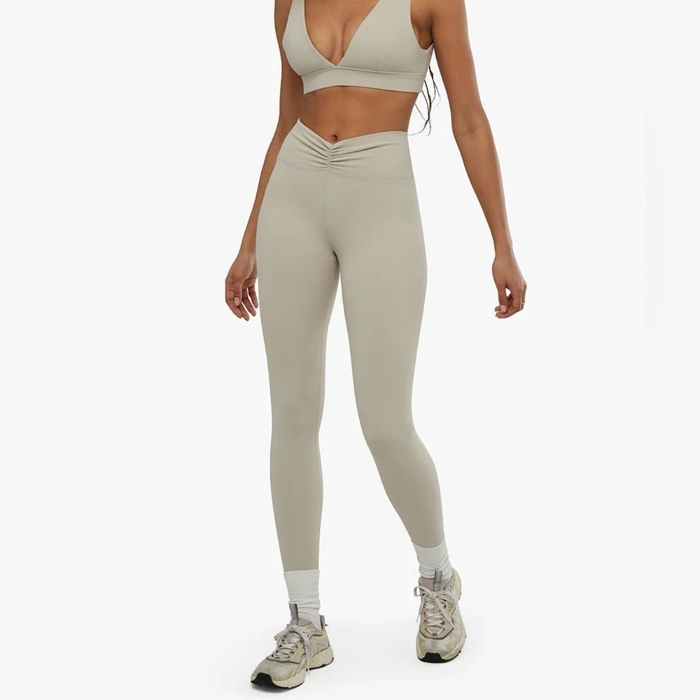 NWT In All Original Packaging WeWoreWhat Ruched V-Legging In Color Stone Size L
